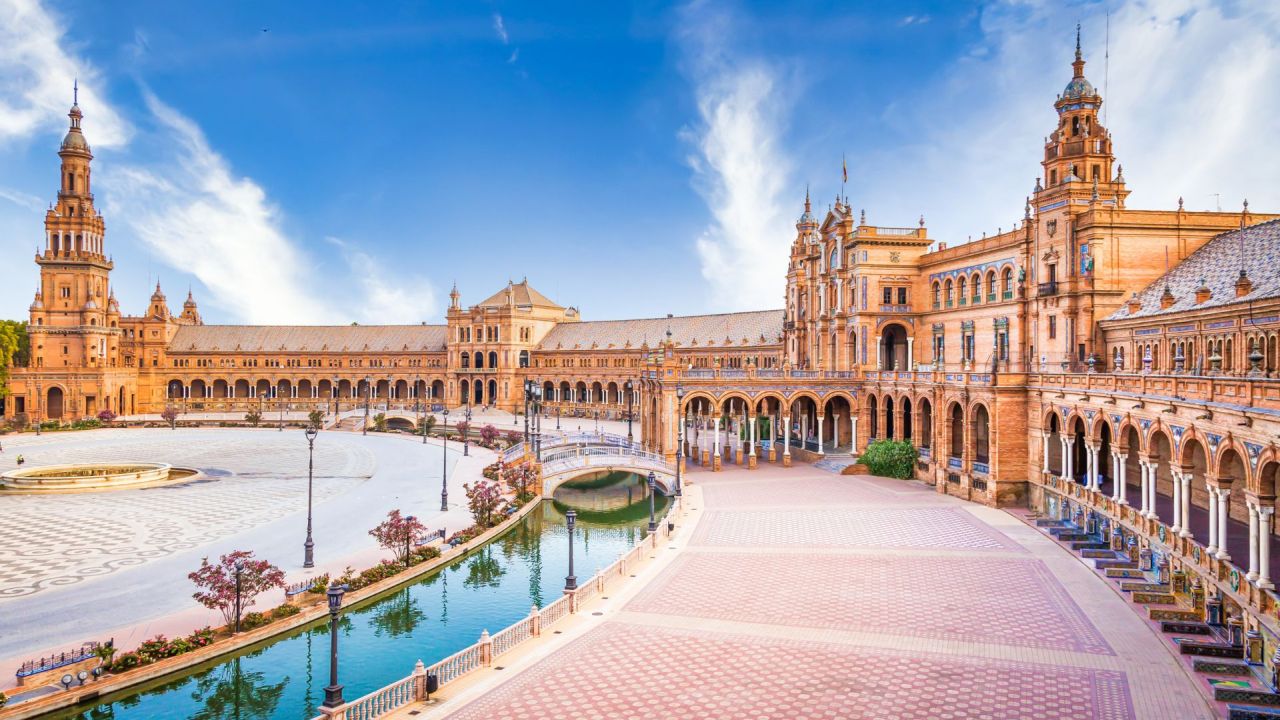 Plaza España, Erasmus+ Educating and integrating: the role of teachers in dealing with cultural diversity in European schools in Seville, Spain